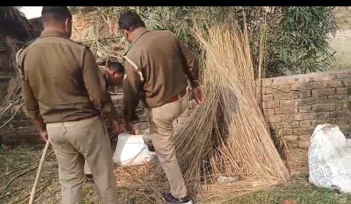 upexcise's tweet image. ▪️बस्ती-आबकारी टीम ने थाना  पुरानी बस्ती,रूधौली,परसरामपुर, सोनहा अंतर्गत स्थलों पर दबिश के दौरान 96 लीटर अवैध शराब बरामद की। @UPGovt @nitinagarwal_n
@ChiefSecyUP @UPCane @InfoDeptUP @Uppolice @dm_uttar