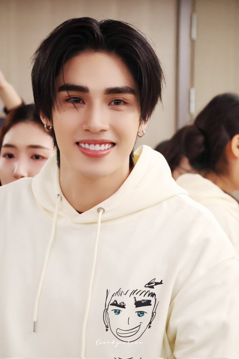 ccandyurluve's tweet image. 251122 Poom Ningbo fans sign event

See you next event. 

#poompps
@poompps1