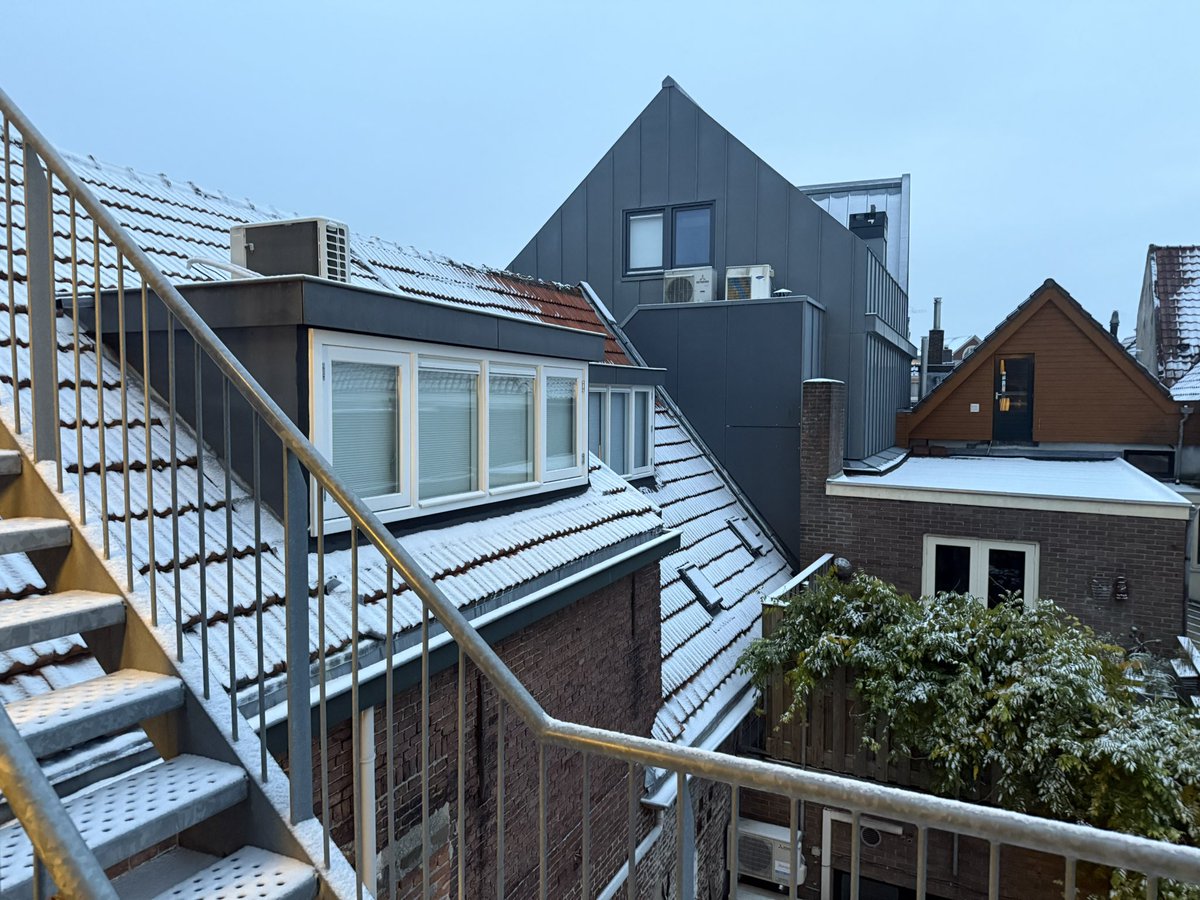 おいおい雪降ったんか...

#家の前の風景