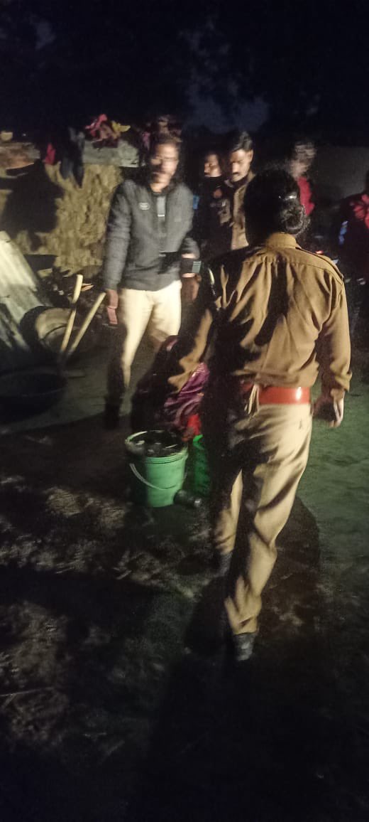 upexcise's tweet image. ▪️गोरखपुर-आबकारी टीम ने थाना गोला अन्तर्गत ग्राम चाडी़,बाग में दबिश देकर 15 लीटर अवैध कच्ची शराब बरामद करते हुए एक महिला को गिरफ्तार किया। इसके अलावा चीनी मिल रोड धुरिया पार,बदौली ईट भट्ठा,गोला वार्ड नं-3 एवं गोपालपुर में भी दबिश दी गई। @UPGovt @nitinagarwal_n
@ChiefSecyUP…