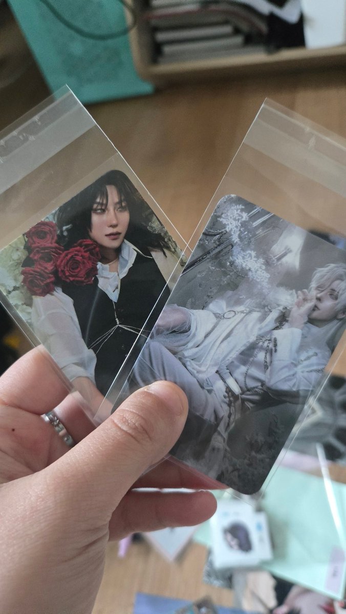 #웰컴쌒3_후기이벤트

양타임 '하태의의 첫 번째 아내'로 참석한 차오차입니다!!
열어주신 주최님 함께 노력해주신 스탭분들 모두모두 고생 많으셨습니다♡
사진에 정리가 안 된 이유는 정리를 안 하고 찍었기 때문입니다