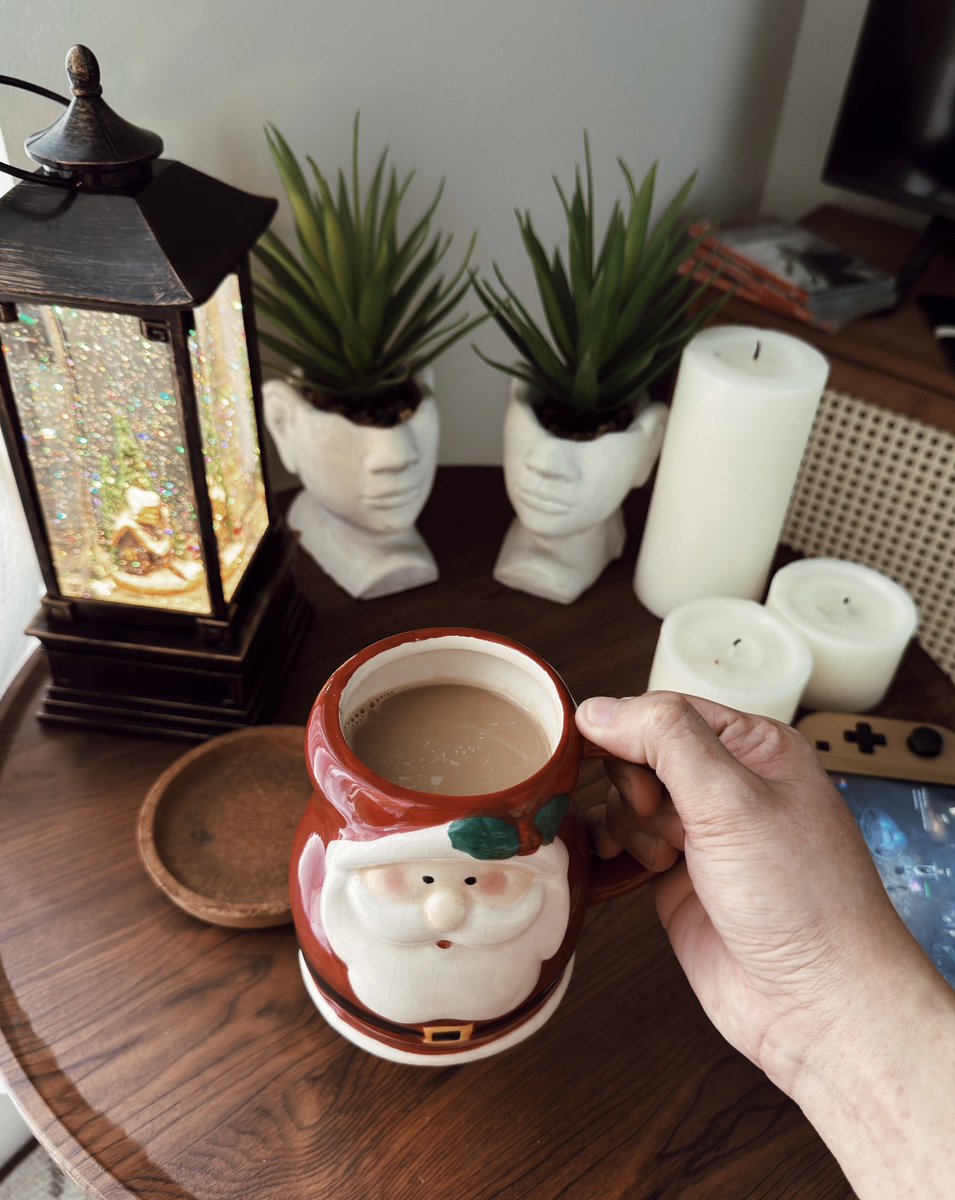 HyperCid's tweet image. Love my cute Christmas mug 😍😍