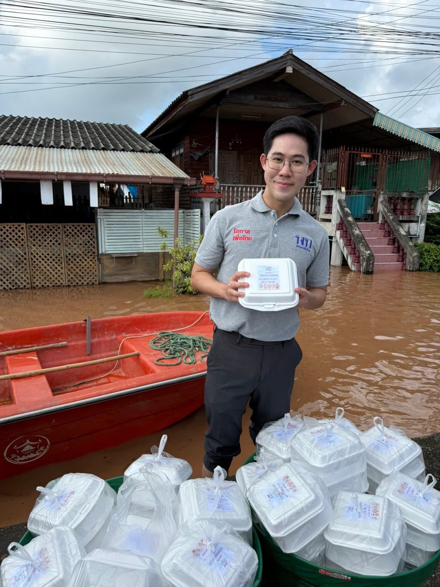 romemiii's tweet image. อาศัยจังหวะชุลมุน ฝาก #รวีเล็กอุทัย สส.อุตรดิตถ์ เขต 3 #พรรคเพื่อไทย ไว้ด้วยนะคะ  ♥️♥️