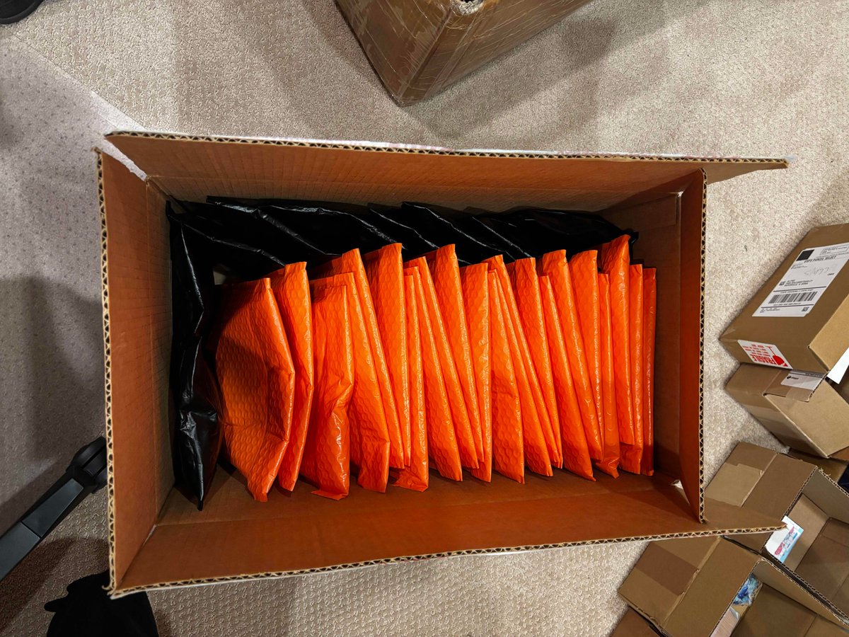 💙SHIPPING STARTED🧡

We're pleased to announce that: Physical, Half, and Merch bundles have been shipped! Full bundles will be sent out in approximately two weeks.

Thanks for the support and feel free to tag us when you get the bundle to show off all your goyuu goodies!