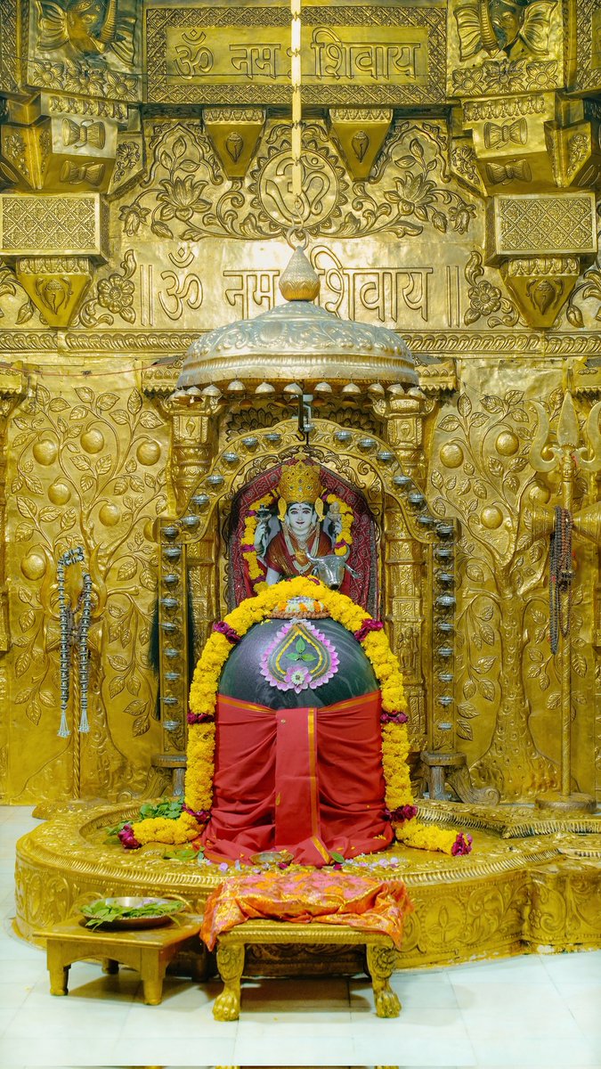 Somnath_Temple's tweet image. श्री सोमनाथ महादेव मंदिर,
प्रथम ज्योतिर्लिंग - गुजरात (सौराष्ट्र)
दिनांकः 23 नवम्बर  2025, मार्गशीर्ष शुक्ल तृतीया - रविवार
मध्याह्न श्रृंगार
11256398
#somnath #mahadev #shivji
#bhakti #somnathlivedarshan #somnathtemple