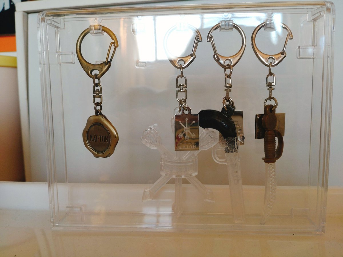 M!LK 生写真 アクスタ キーホルダー ペンライト ペンライトキーホルダー飾ってみました…！✨ブレカツのアクスタと一緒