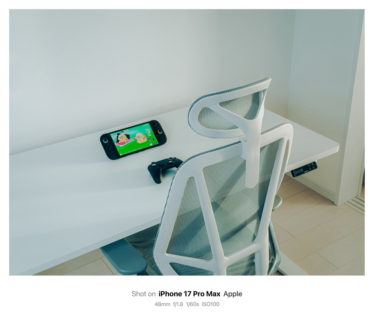 __efiL's tweet image. ﾊｧﾊｧ…ミニマルゲーミングデスクできた…