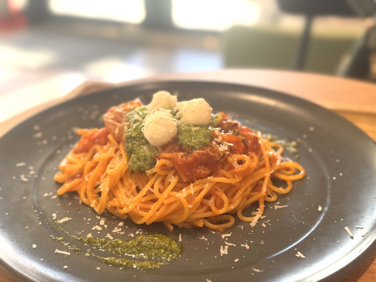 チーズガーデンのトマトのパスタ。
え？美味いんですが。
ここのチーズコーヒーも美味しい。コーヒーにチーズって！合うんだなぁ🤔