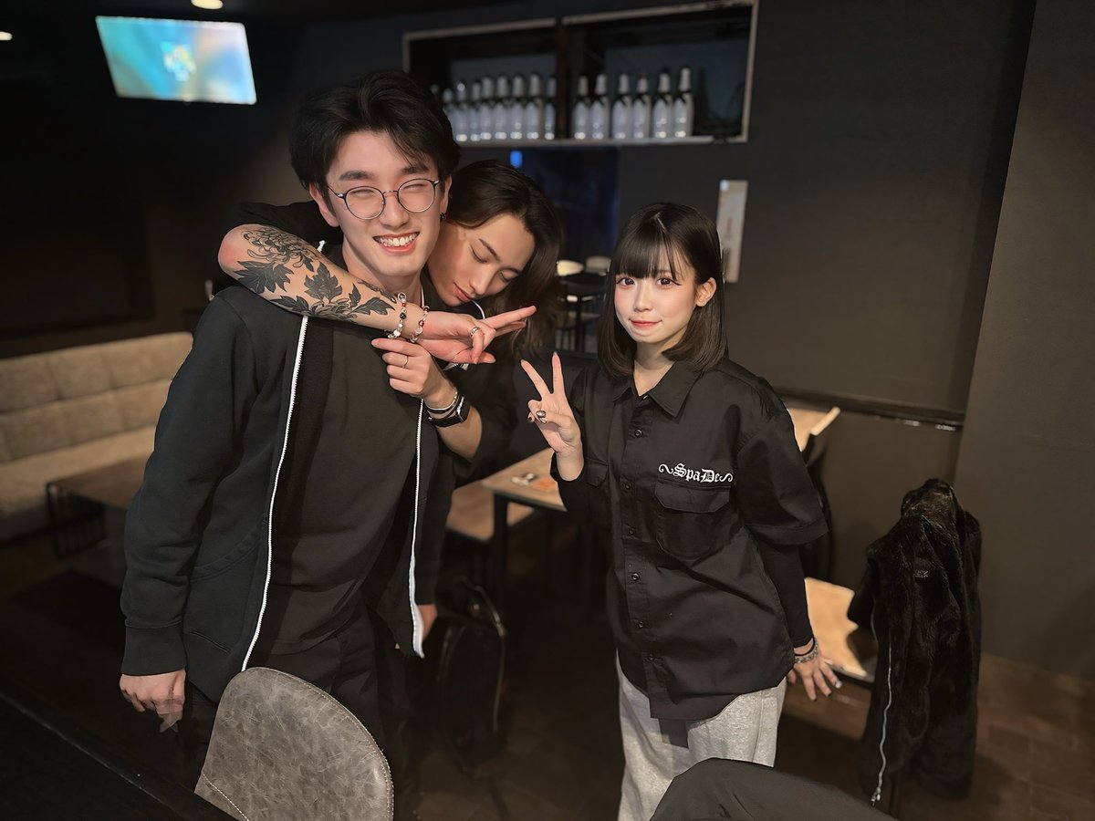 SpaDe_Darts's tweet image. おはようございます‼️
世の中は✨✨三連休✨✨
お出かけされておりますでしょうか🤔

本日は祝前日となっておりますので、営業時間は、
17時〜お客様が居なくなるまで👍
もし早い時間もしくは遅めの時間にご来店予定の方はご連絡ください📩

ご来店をお待ちしております🙇‍♂️

#SpaDe
#ダーツバー
#錦糸町