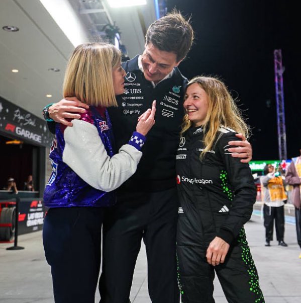 LNFOURS's tweet image. this pic is so cute 😭😭