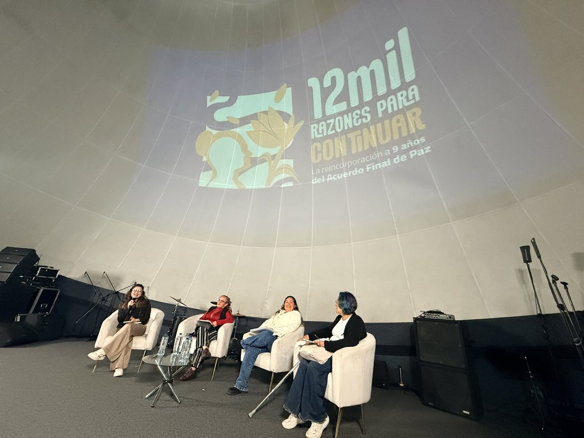 UAcuerdoPaz's tweet image. #Agenda📝| El miedo a la estigmatización… el cambio de las armas por la palabra… con estas palabras respondieron las mujeres firmantes de paz a la pregunta ¿ Cuál fue el mayor reto tras la firma del #AcuerdoDePaz?durante conversatorio llevado a cabo por la @ARNColombia. 🧵 1/3
