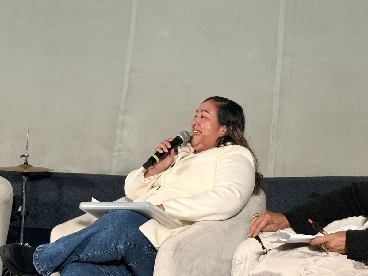 UAcuerdoPaz's tweet image. #Agenda📝| El miedo a la estigmatización… el cambio de las armas por la palabra… con estas palabras respondieron las mujeres firmantes de paz a la pregunta ¿ Cuál fue el mayor reto tras la firma del #AcuerdoDePaz?durante conversatorio llevado a cabo por la @ARNColombia. 🧵 1/3