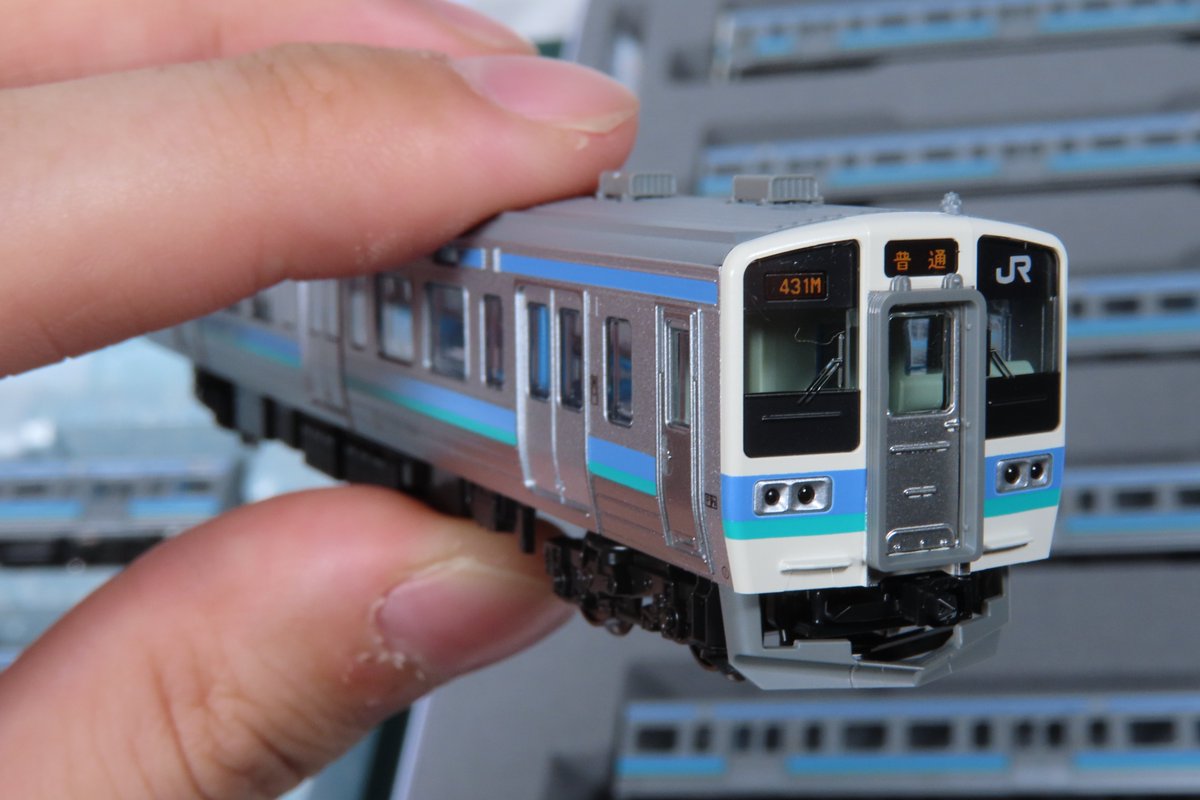 kato_team's tweet image. 🏔️日本アルプスに映る色🔵
長野県の豊かな自然をイメージしたアルパインブルーが特徴的な「211系長野色」もご紹介。新規の3000番台の床下はもちろん、車端部幕板ビードなど0番台との違いを作り分け。長野・山梨から東京の立川でも活躍する同車をぜひお手元に！
katomodels.com/product/n/211_……