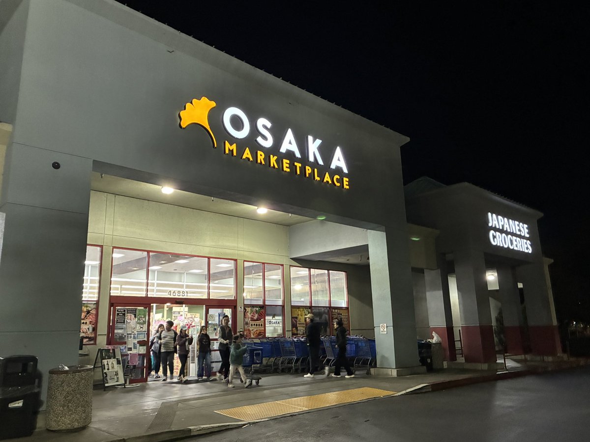 9Poovm0's tweet image. 大阪、大阪です。ご乗車ありがとうございました。到着の 電車は 18時 30分発　新快速 神戸方面 姫路 行です。