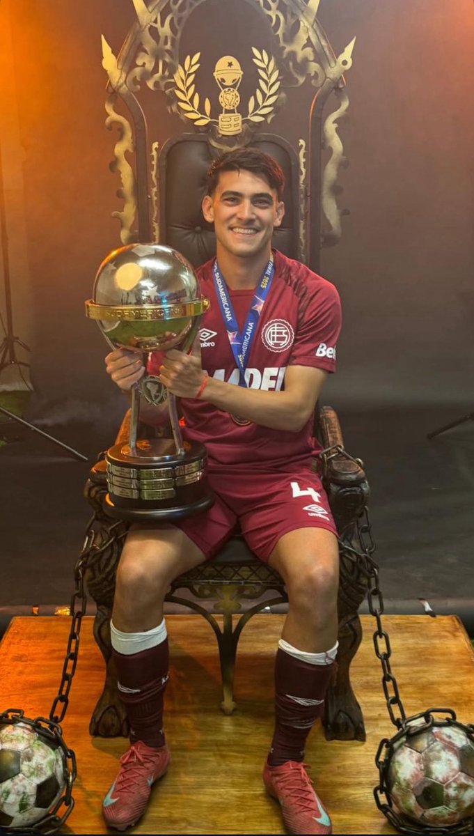 picapiedravilm8's tweet photo. Lo bien que sigue envejeciendo este twit 
No me cabe más orgullo en el pecho loquito
Te amo hermano
Te mereces todo lo lindo
Que sea la primer sudamericana de muchas 
Dale Lanuuuu. https://t.co/k1vMMMEezd