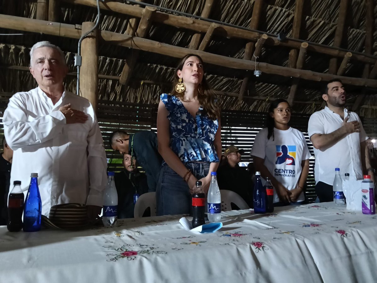 CristyRinconHar's tweet photo. HOY DESPUÉS DE MÁS DE TRES AÑO VOLVIÓ A VIBRAR EL URIBISMO EN CERETE DE LA MANO D UNA GRAN MUJER COMO LO ES #RUBYCHAGUI MÁS DE 20 AÑOS TRABAJNDO D LA MANO DEL PRESIDENTE @AlvaroUribeVel CONSTRUYENDO UN MEJOR PAIS PARA LO COLOMBIANOS Y CONTINUARAN HACIÉNDOLO DESDE EL SENADO https://t.co/BWFneXT9qt