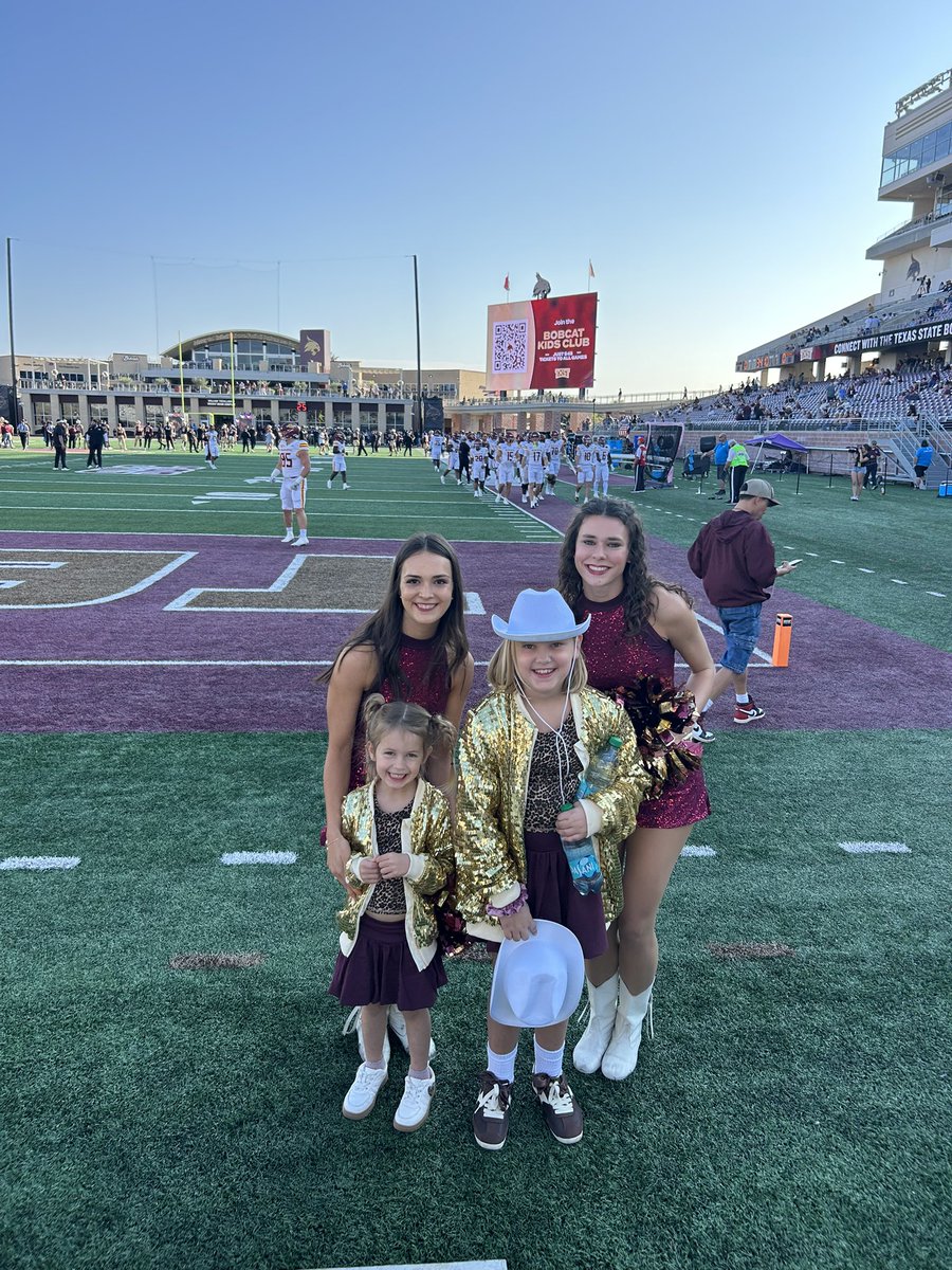 only1tommadden's tweet image. @txst best university on the planet! Where else can you watch our @TXSTATEFOOTBALL team win, meet up with @txstatealumni friends @JacqJacqRadio granddaughters participate in the best collegiate dance troupe #TexasStateStrutters and party on the field with @TheSpazmaticsTX and the…