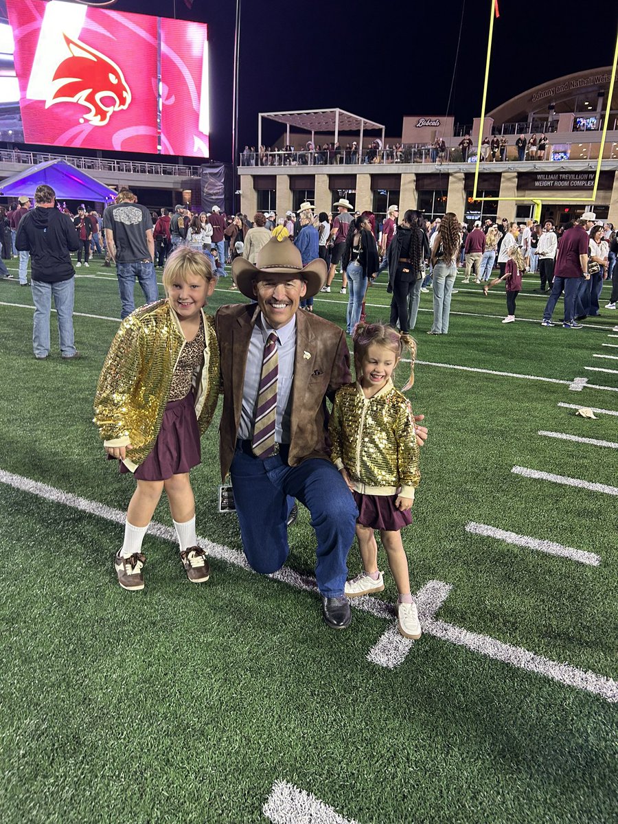 only1tommadden's tweet image. @txst best university on the planet! Where else can you watch our @TXSTATEFOOTBALL team win, meet up with @txstatealumni friends @JacqJacqRadio granddaughters participate in the best collegiate dance troupe #TexasStateStrutters and party on the field with @TheSpazmaticsTX and the…