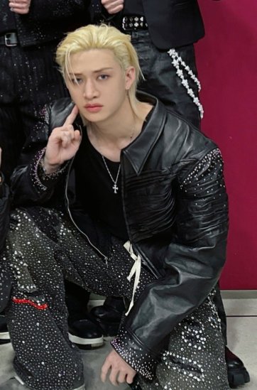 ポーズと表情合ってなさ過ぎるバンチャンさん好き🩷🩶