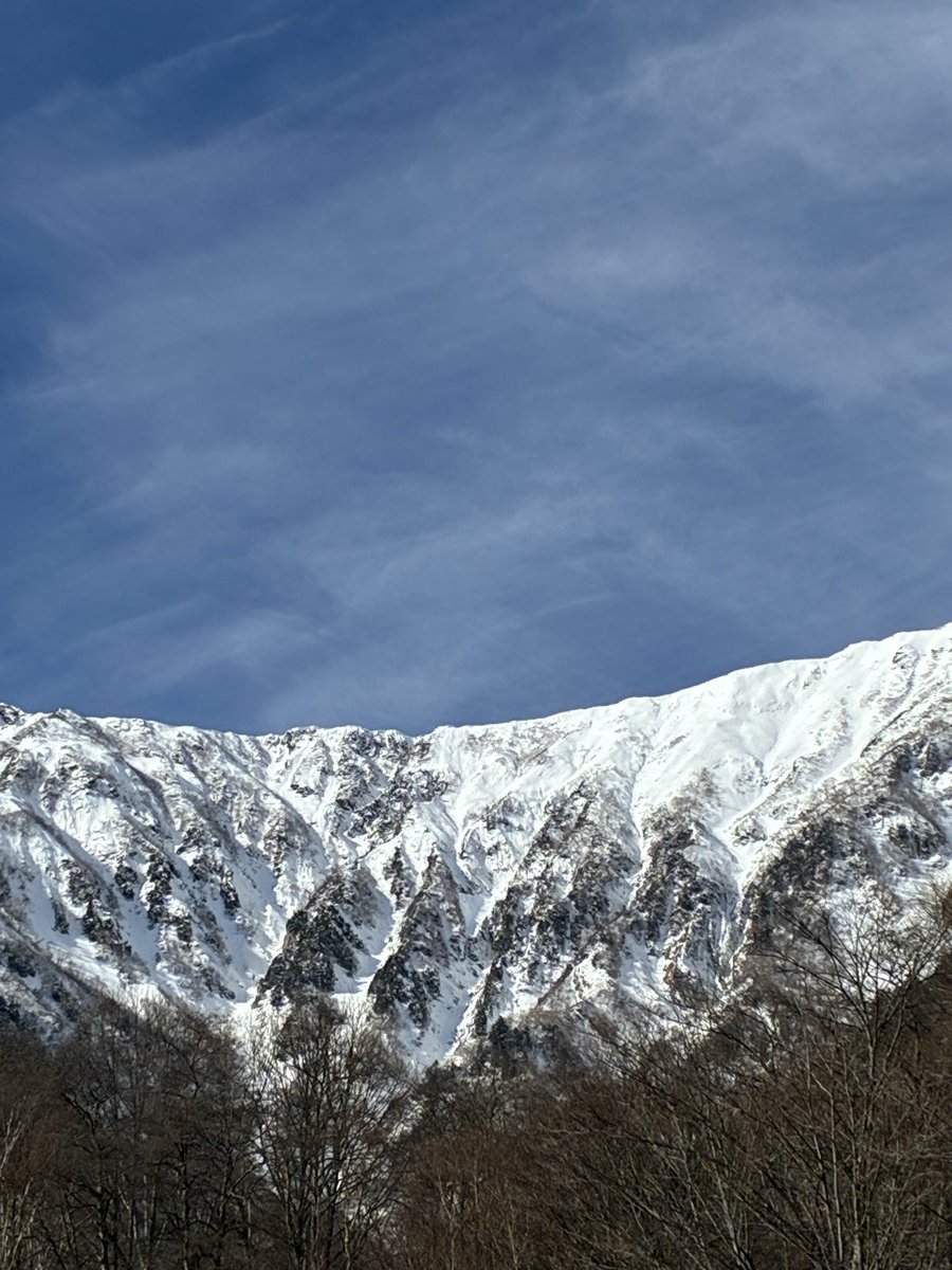 kurobe_kuronyon's tweet image. 今日のくろにょん

いい天気です☀️
サングラスを忘れずに🕶️✨

#くろにょん
#黒部ダム
#扇沢駅