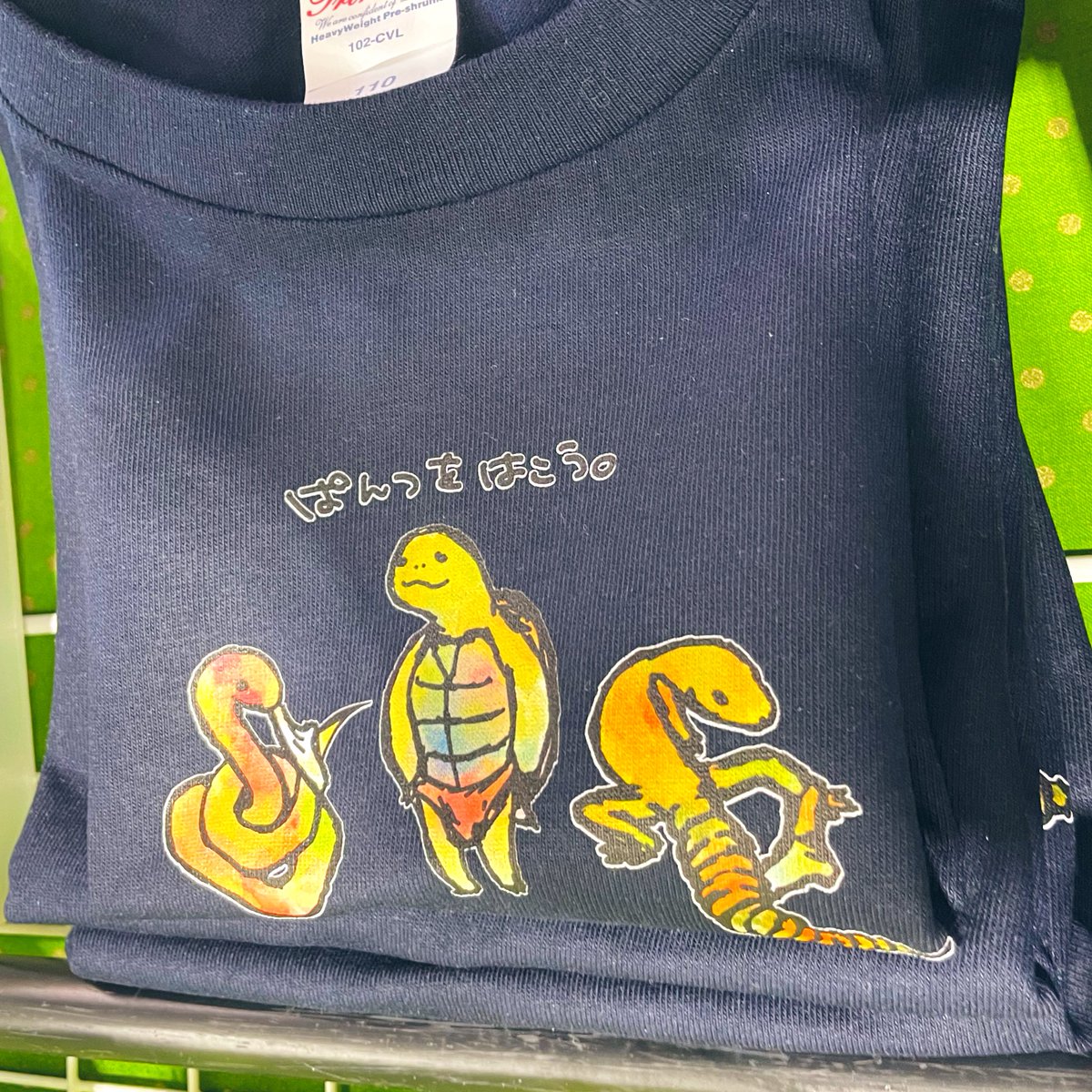 隠れ新作（何それ）来ました〜ʕ•͡•ʔ
・キランキランのアカアシガメステッカー
・ぱんつをはこうキッズロンT
あるよ！今から出す！
#burikura