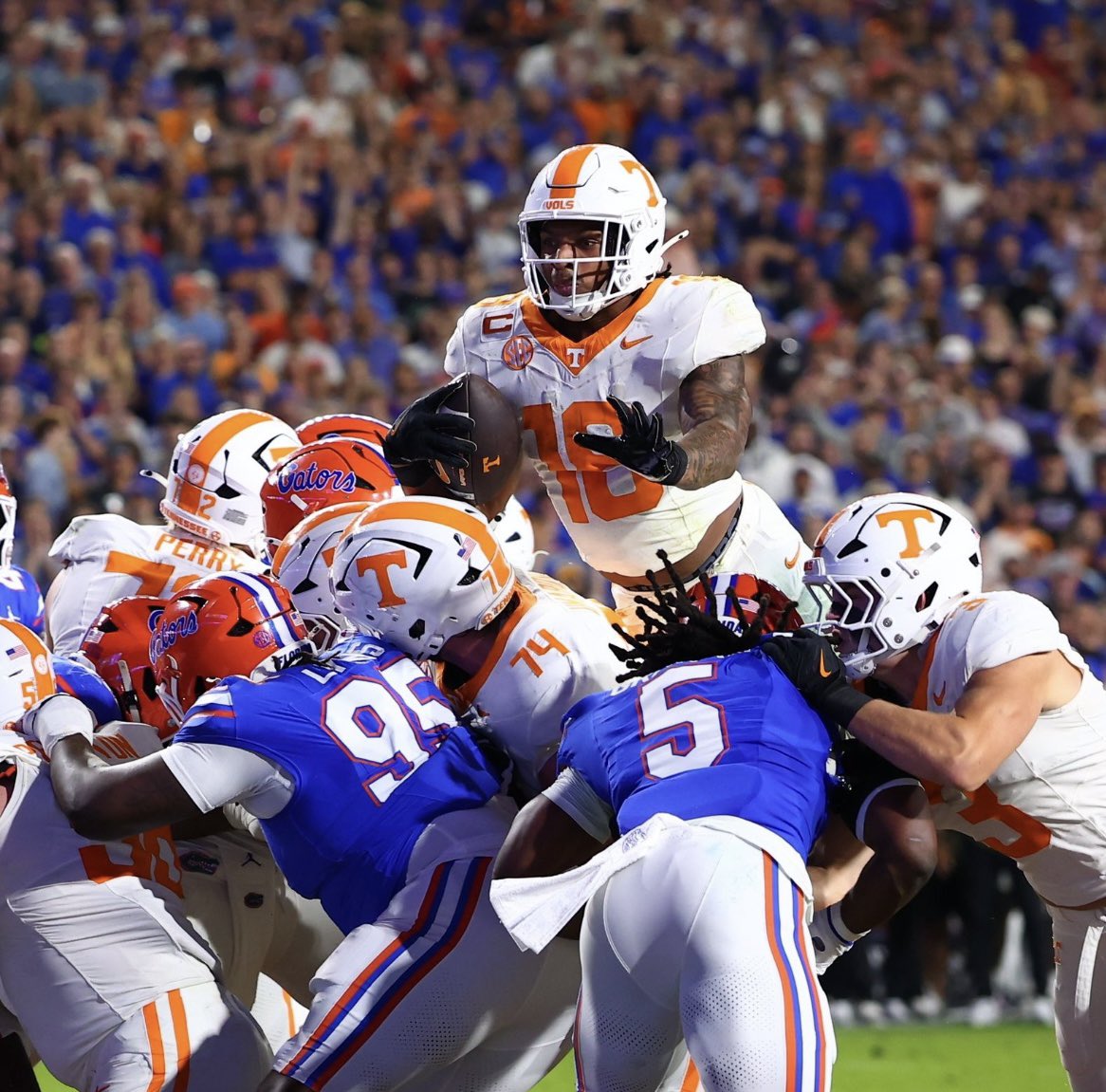 Htown_Vol423's tweet image. An instant classic photo added to this rivalry 🍊