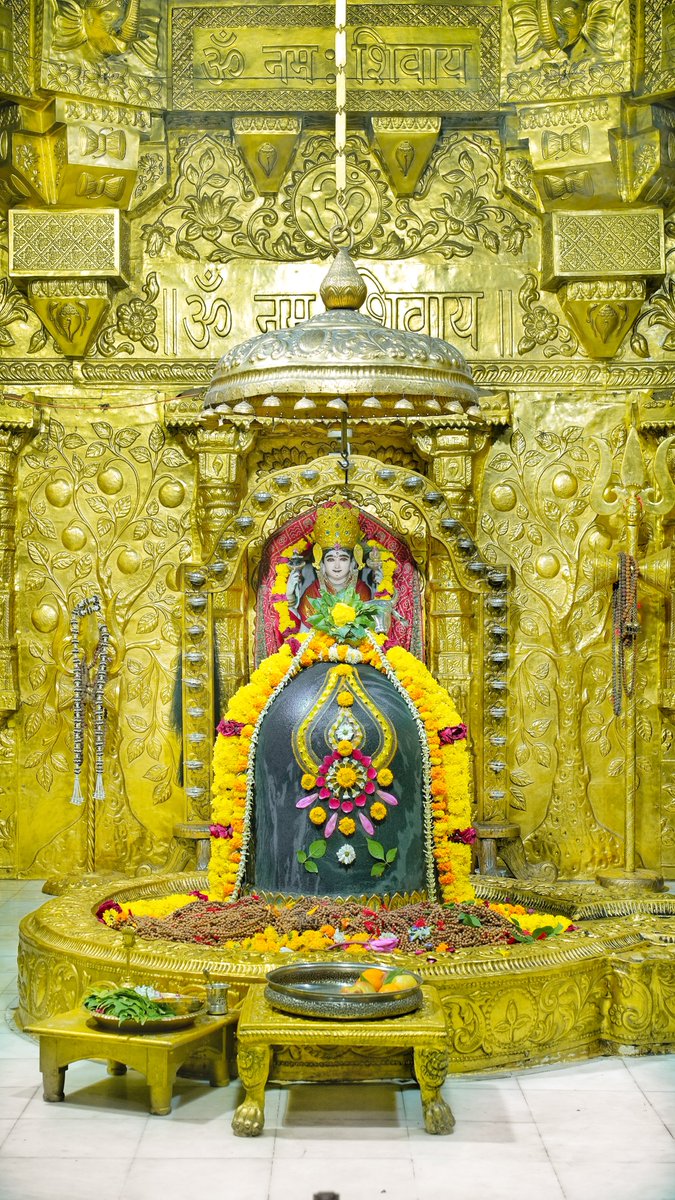 Somnath_Temple's tweet image. श्री सोमनाथ महादेव मंदिर,
प्रथम ज्योतिर्लिंग - गुजरात (सौराष्ट्र)
दिनांकः 23 नवम्बर  2025, मार्गशीर्ष शुक्ल तृतीया - रविवार
प्रातः श्रृंगार
11256393
#somnath #mahadev #shivji
#bhakti #somnathlivedarshan #somnathtemple