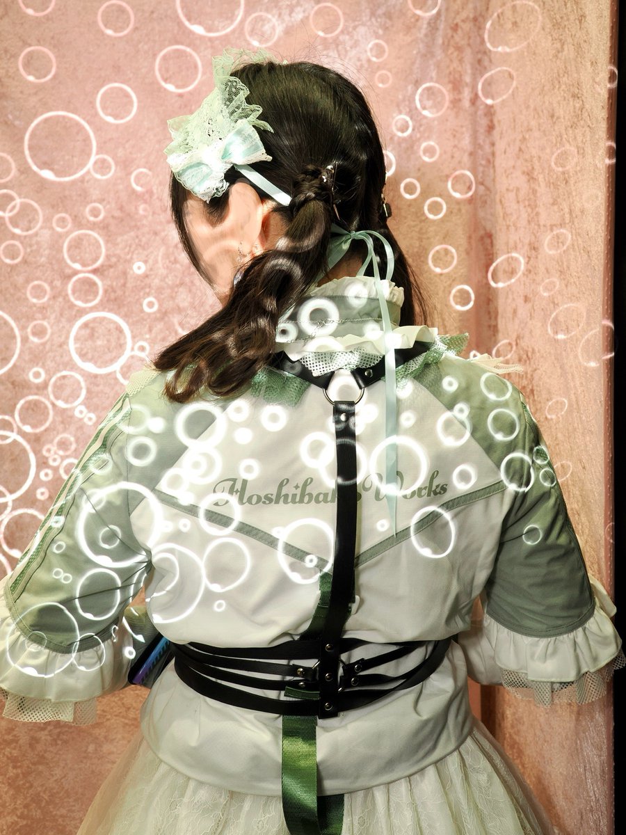 星箱のジャージロリィタにハーネスの背中かっこいい