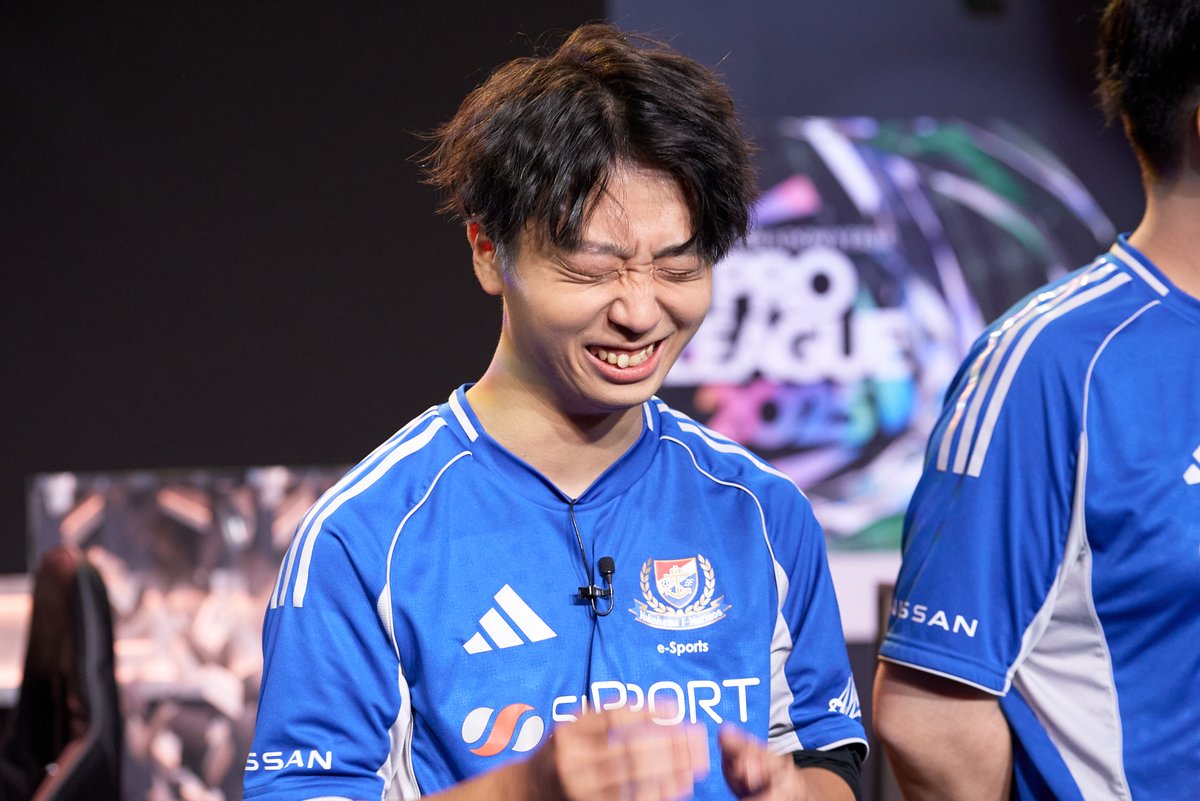 fmarinosesports's tweet photo. #シャドウバース 部門 【#RSPL 2025】

バーサ選手コメント
「このメンバーで優勝したいと強く思っていたので、それが実現出来て本当に嬉しいです。僕にまたチャンスをくれたクラブと、一緒に戦ってくれたチームメンバーに感謝しかありません。」

 #マリノスファミリー https://t.co/biC988qRQu
