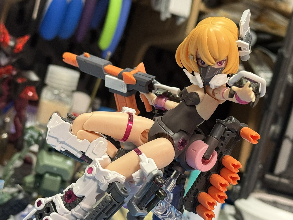 Desktoparmy08's tweet image. まだ色、決まらないまま
どんどん情報量増えてってる……
どしよ