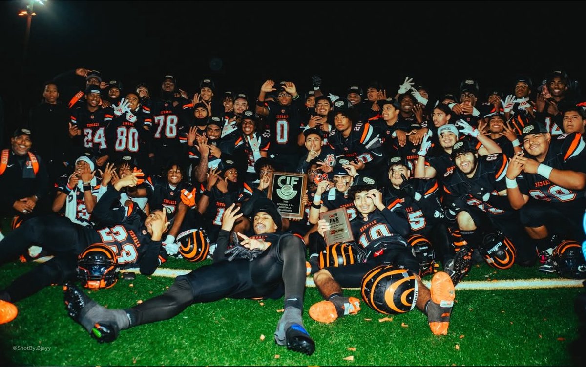 Back to back Valley Champions! Blessed to be apart of something greater than my self and learning so much to continue to get better with each rep and every opportunity! #Champion #CBOE <a href="/_CEBengalFball/">Central East Football</a> <a href="/BrandonHuffman/">Brandon Huffman</a> <a href="/porkondafork/">Albert Walker</a> <a href="/CamWorrell/">Cam Worrell</a> <a href="/gabecamarillo_/">Gabe Camarillo</a> <a href="/FresnoBeeSports/">Fresno Bee Sports</a>