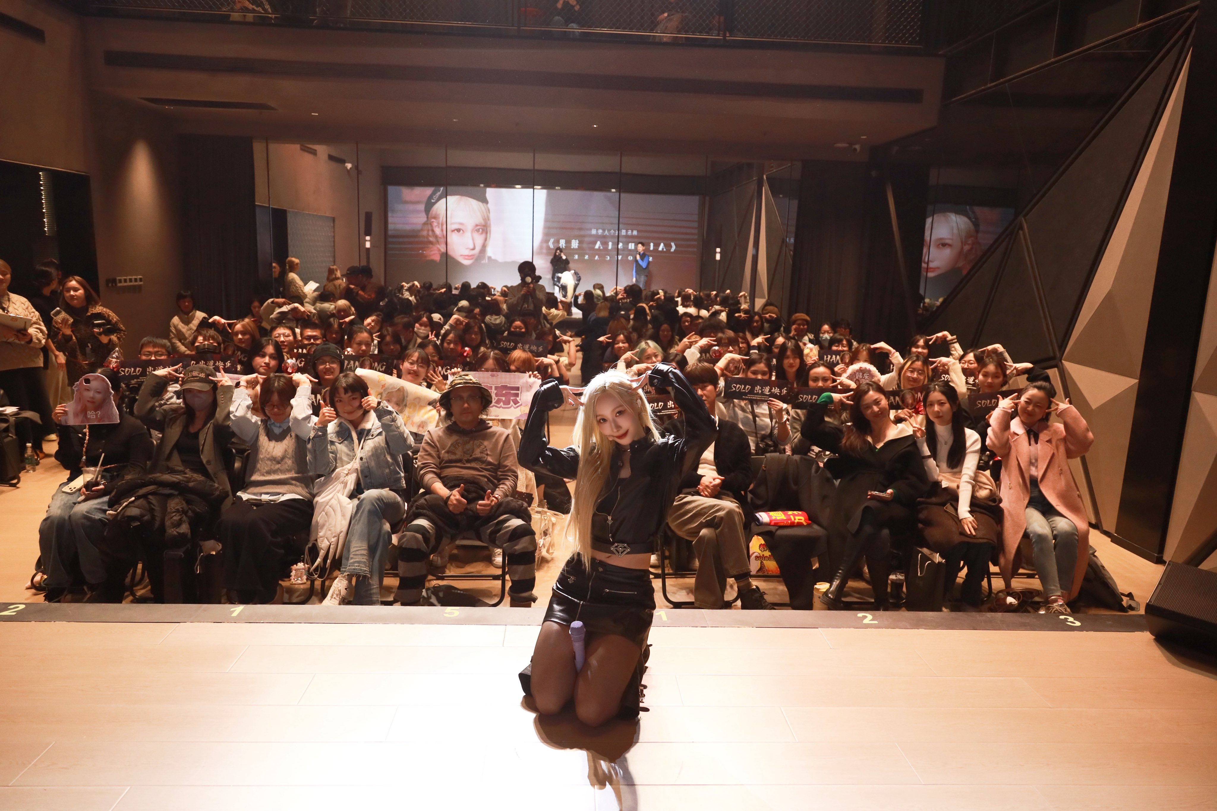 G6aChoBbYAAEdZW?format=jpg&name=4096x4096