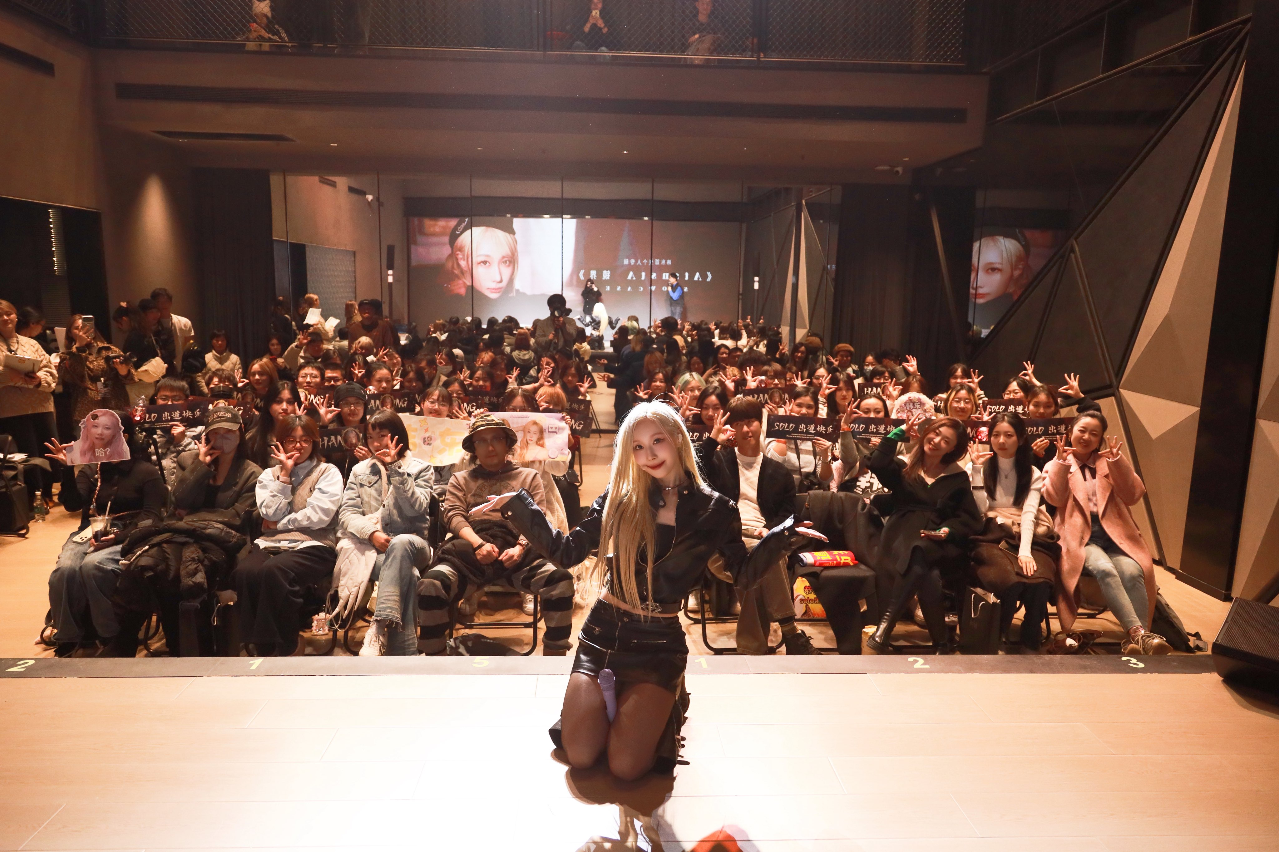 G6aChoIaQAAGGc6?format=jpg&name=4096x4096