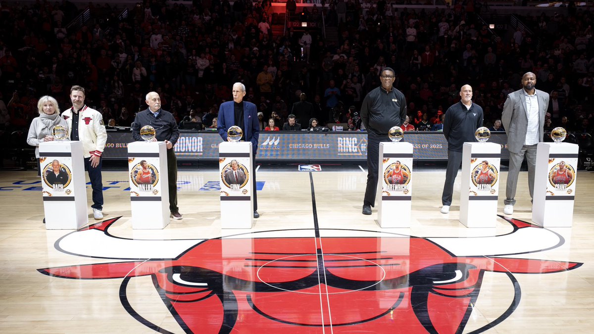Congrats to the Chicago Bulls Ring of Honor Class of 2025 🏆

Bill Cartwright
John Paxson
Horace Grant
Johnny Bach
Norm Van Lier
Neil Funk 