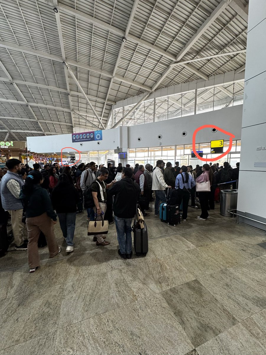 yogendraya's tweet photo. @aaibplairport @AAI_Official  Travelling from Bhopal to Delhi and the setup of Gates causes so much inconvenience. Red highlighted are gate3 n then far away is gate 4. How can one go Gate4. with this much of crowd standing blocking way.Walk area and queue area should be SEPARATED https://t.co/50HoM5x17D