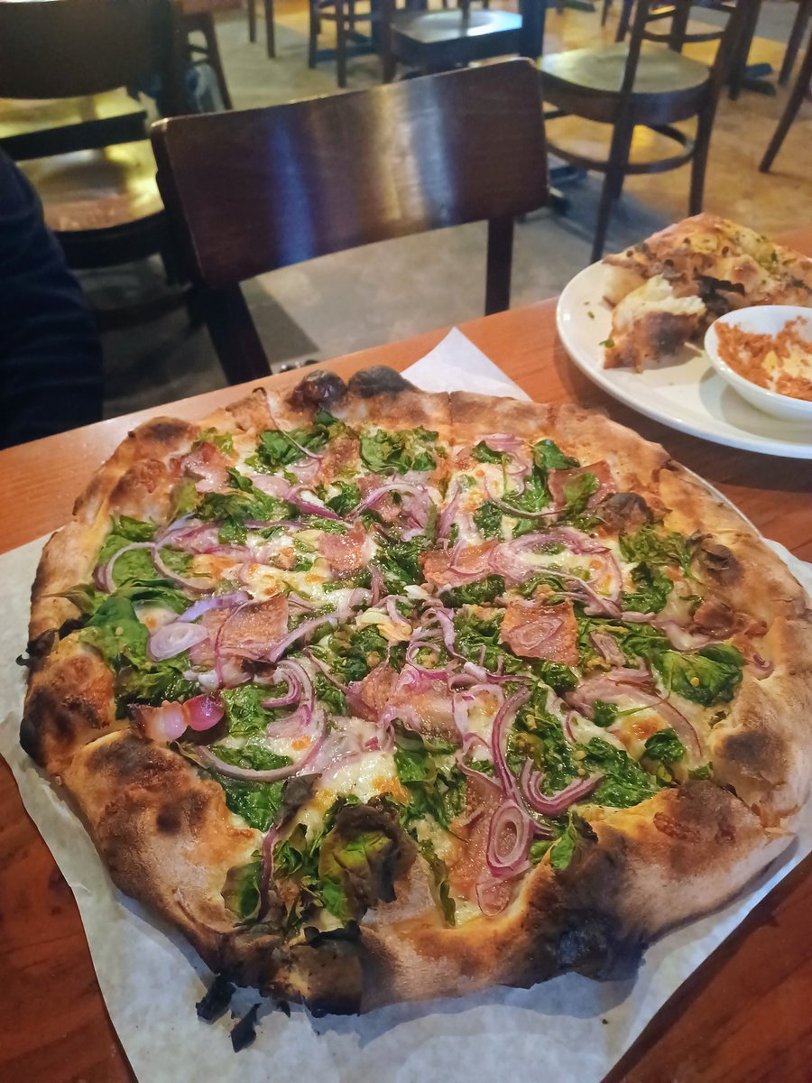 rukiddingme3590's tweet image. @Pazzos Delicious dinner at our favorite place.👍🍕🍷🍝 #pasta #pizza #SanCarlos