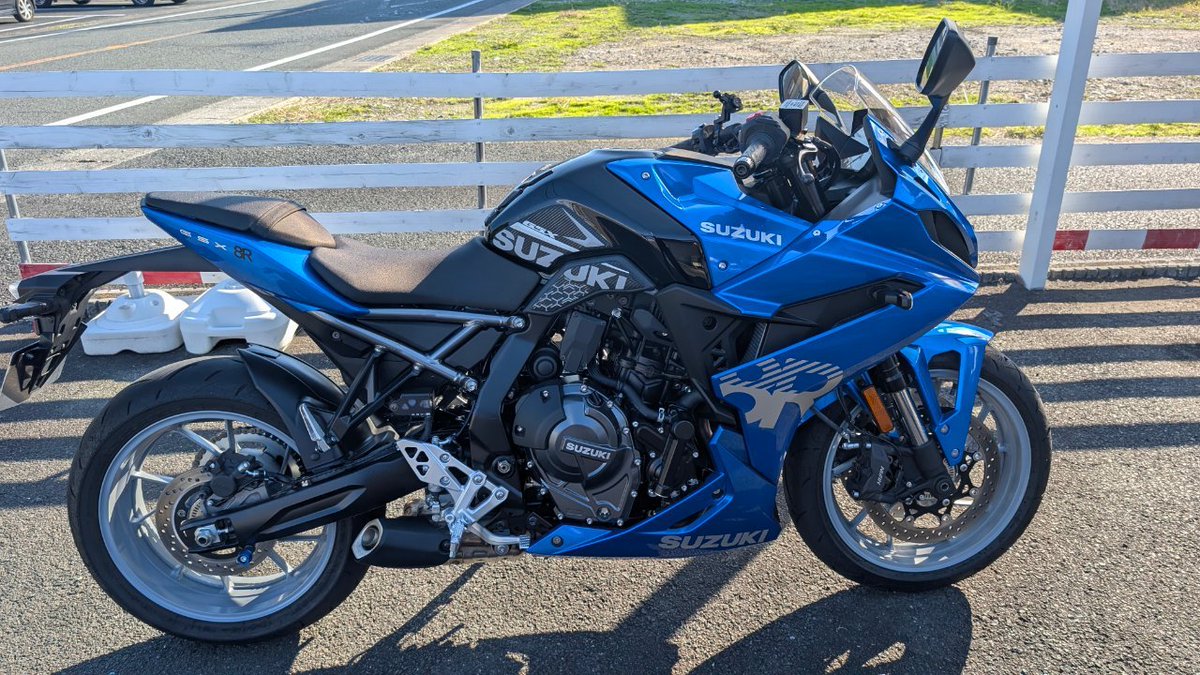 鈴鹿サンデー最終戦が終わってこのお方がGSX-8Rを操ってご挨拶に来られ