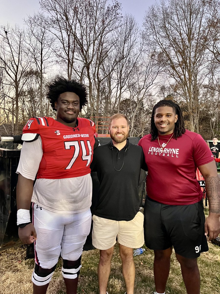 SutherlandTy's tweet image. So proud of these 2. The lord blessed me by letting me be their coach. 2 of my first 3 captains, just missing @KamWallace70 who was playing his own college game! Love you boys, you’re already great MEN. And well on your way to be great HUSBANDS and FATHERS. Always got your back.