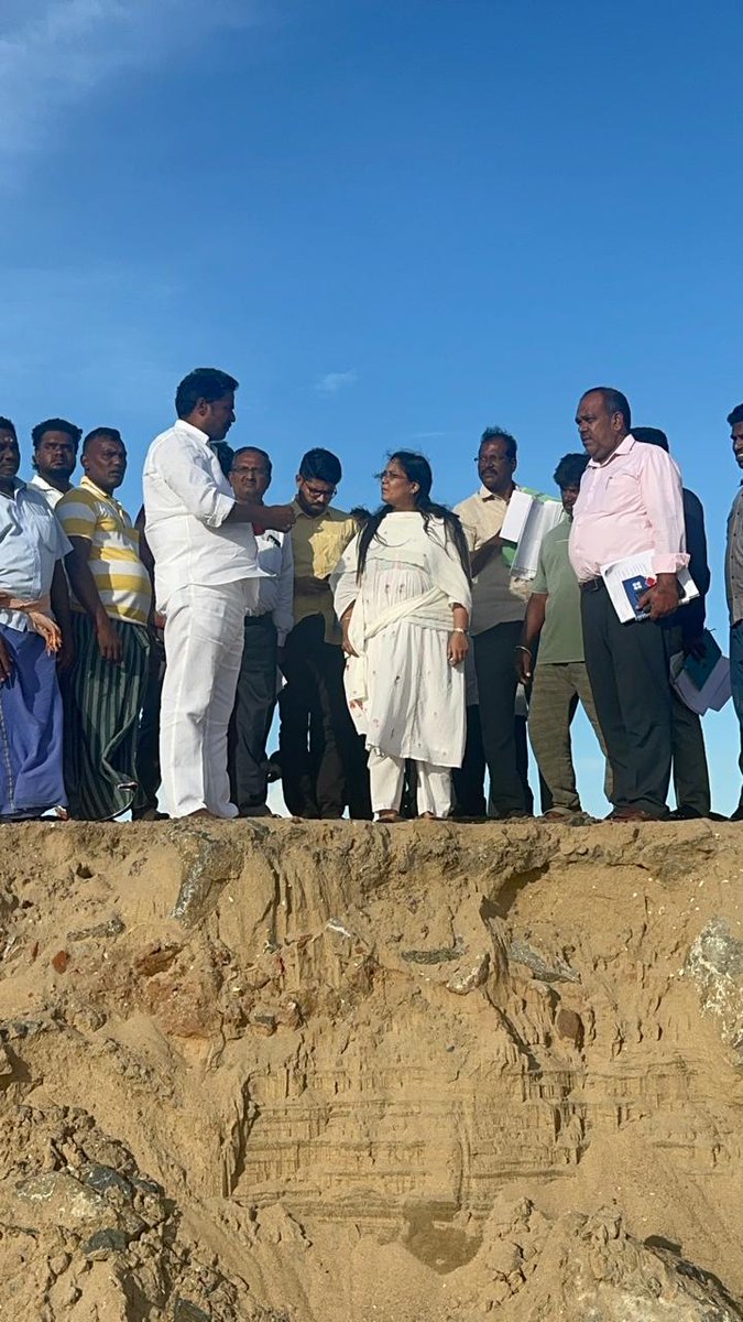Pmlkkalapetpdy's tweet photo. காலாப்பட்டு தொகுதியில் கடல் அரிப்பு தடுப்பு பணிகளை அரசு செயலர், தலைமை பொறியாளர் மற்றும் அதிகாரிகளுடன் கள ஆய்வு செய்து ஒப்பந்ததாரரை விரைந்து பணிகளை வருகின்ற டிசம்பர் மாதத்துக்குள் முடிக்க வலியுறுத்தப்பட்டது. 
@BJP4India @BJP4Puducherry @RamalingamMla @ANamassivayam https://t.co/RcGeMUsuqf