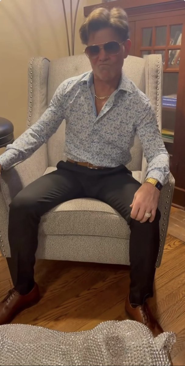 I hope I can be 50 get racked to the gills and help people commit tax evasion like this cat