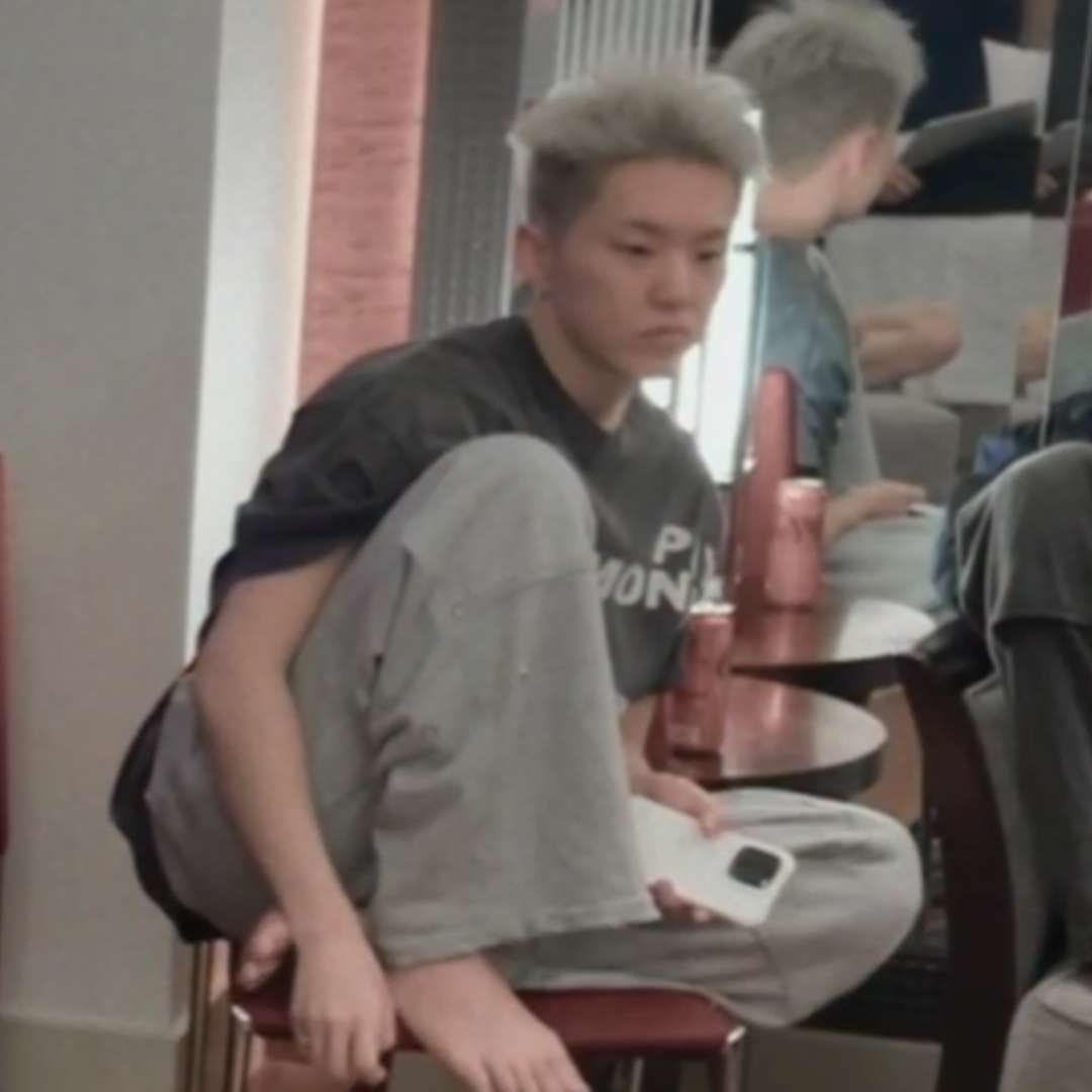 sirupkurni4's tweet image. Listrik, air, popok anak, royal canin, belanja bulanan, jatah istri😭