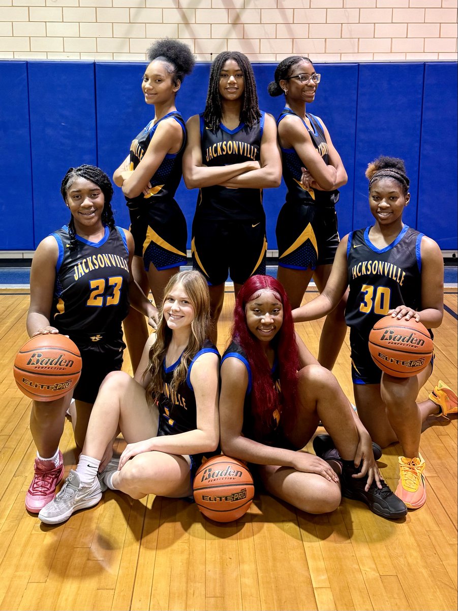 JHSGBB's tweet photo. Varsity Maiden Basketball 🏀 Media Day! 📸

0 - Mercedes Allen (SO)
3 - Laila Johnson (JR)
4 - Caroline Ault (JR)
5 - Tia Fuller (SR)
10 - Janeisha Gray (SR)
23 - Ke’Niya Rogers (JR)
30 - Amirycal Goodwyn (SR) https://t.co/QzMz8yxPZ3