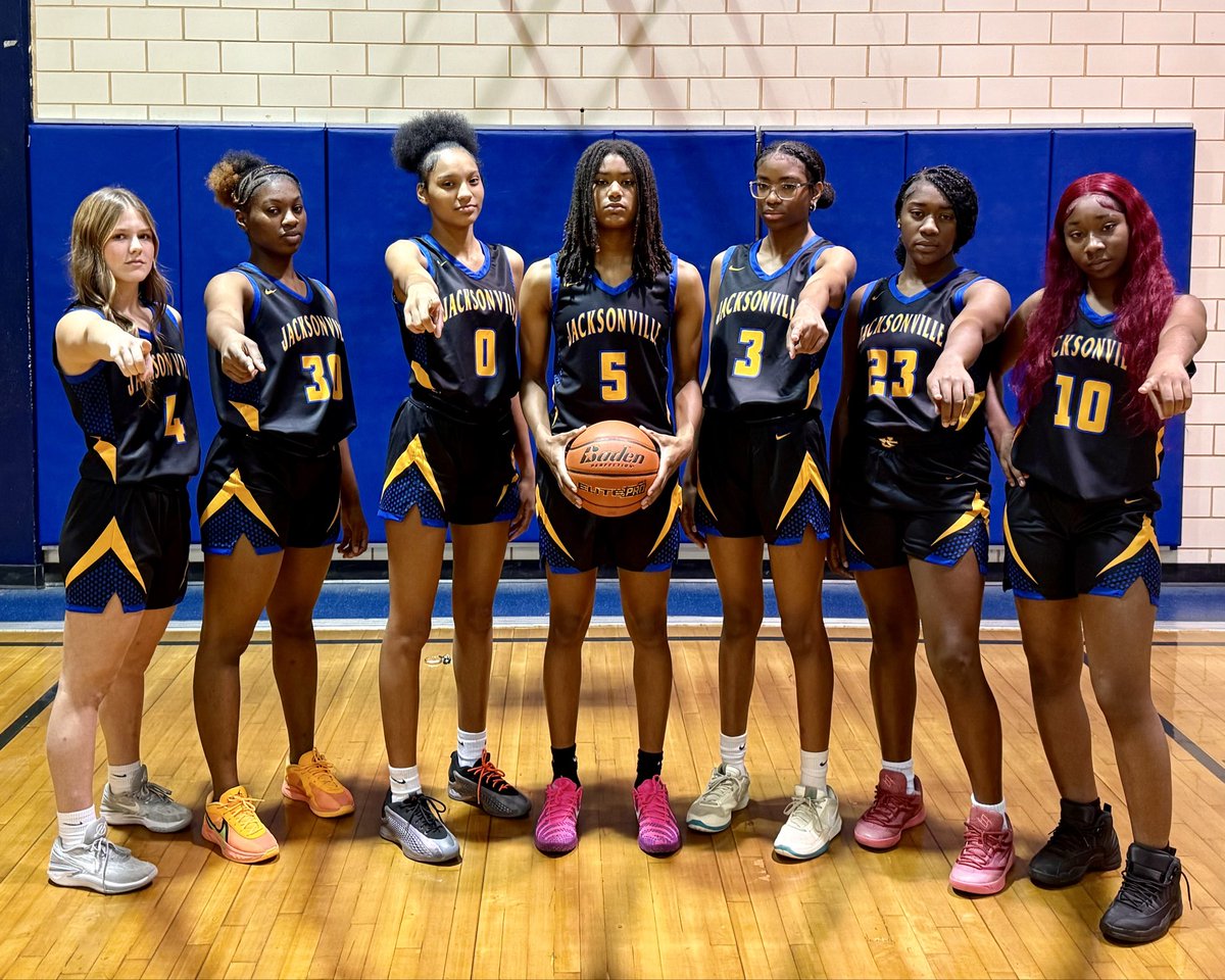JHSGBB's tweet photo. Varsity Maiden Basketball 🏀 Media Day! 📸

0 - Mercedes Allen (SO)
3 - Laila Johnson (JR)
4 - Caroline Ault (JR)
5 - Tia Fuller (SR)
10 - Janeisha Gray (SR)
23 - Ke’Niya Rogers (JR)
30 - Amirycal Goodwyn (SR) https://t.co/QzMz8yxPZ3