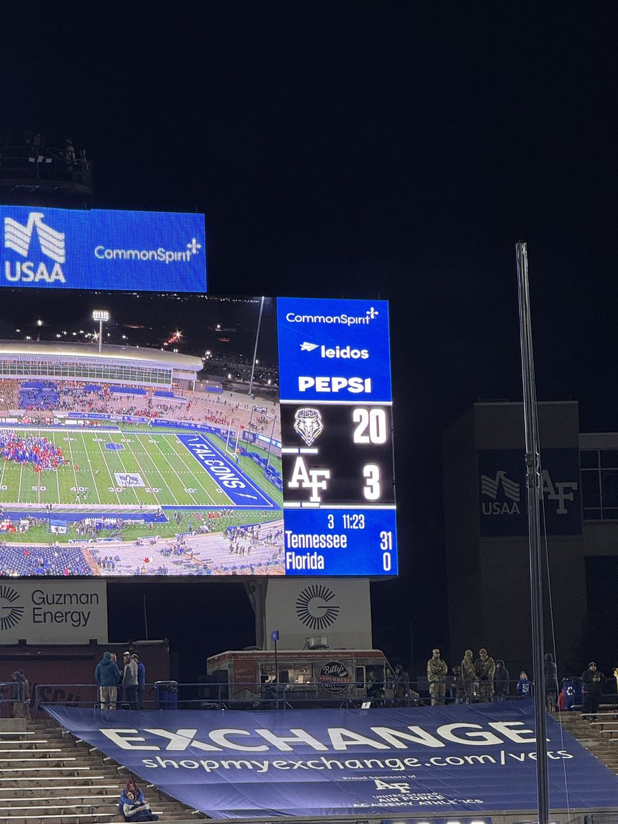 LouisTABQ's tweet image. AND THATS ANOTHER WIN FOR THE GOOD GUYS #GOLOBOS #LOBOUP 🐺🆙