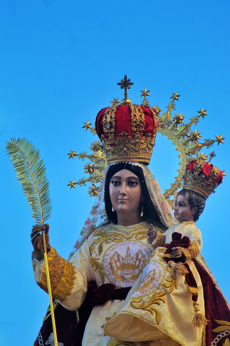 mikeugm7's tweet image. Reina de la Paz, patrona de El Salvador. 21 de noviembrel 2025.
👑🌿🇸🇻✨️