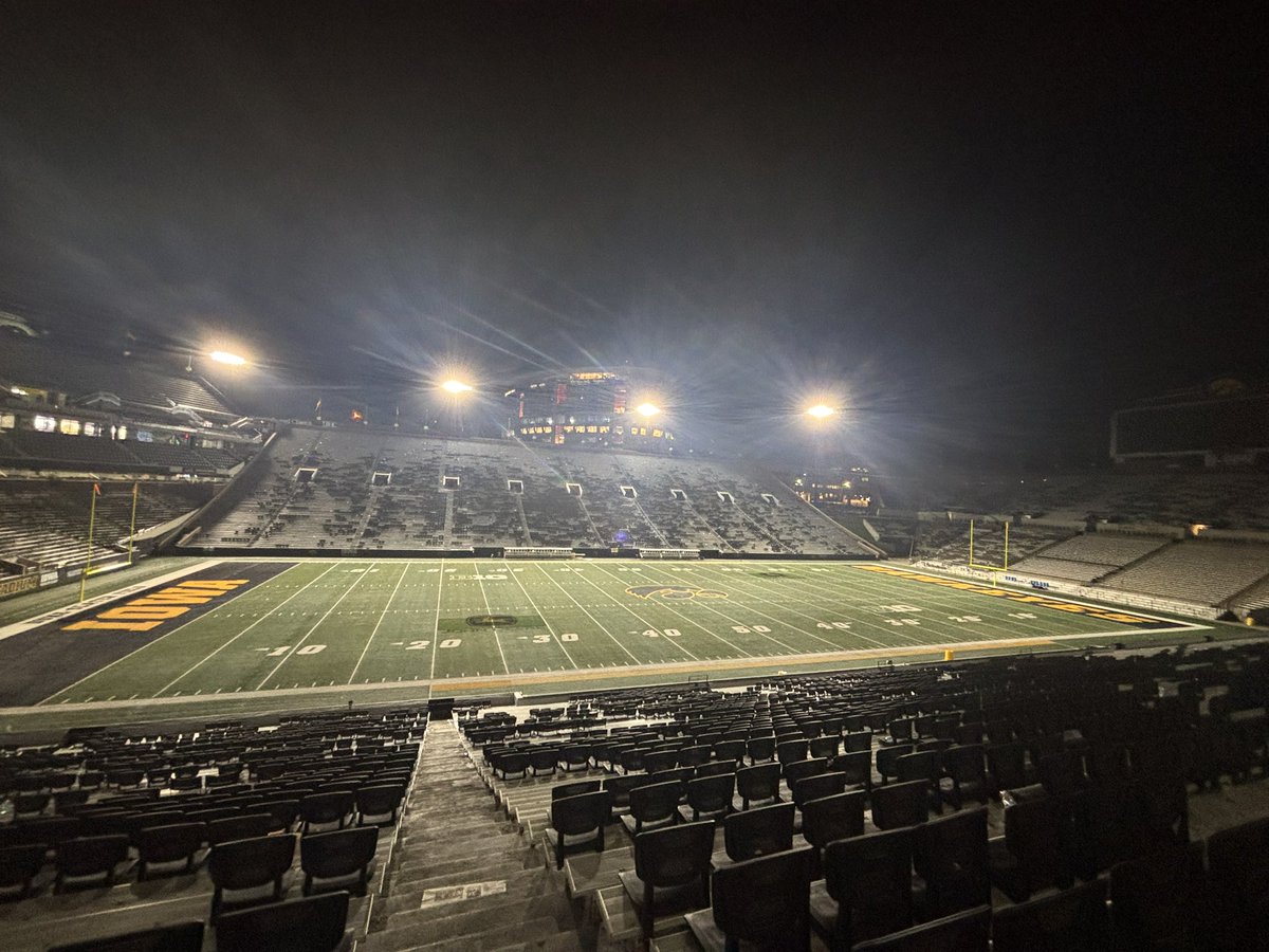 SportingMads's tweet image. Lights are low in Kinnick after the final home game of the year, and that wraps up my first home schedule on the beat. 

Y’all still have me through the rest of the year, don’t worry. But I’m grateful to everyone who’s followed this journey of mine, especially this week. 

Thank…