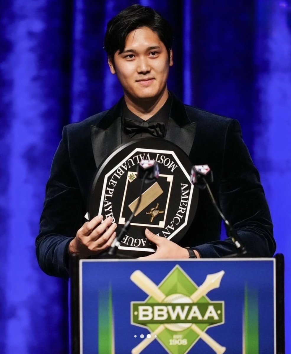 大谷翔平&B.ルース Moment of the Week #MOW1 PSA9 大谷翔平、満票で4度目のNL MVP受賞 英語スピーチで家族と愛犬