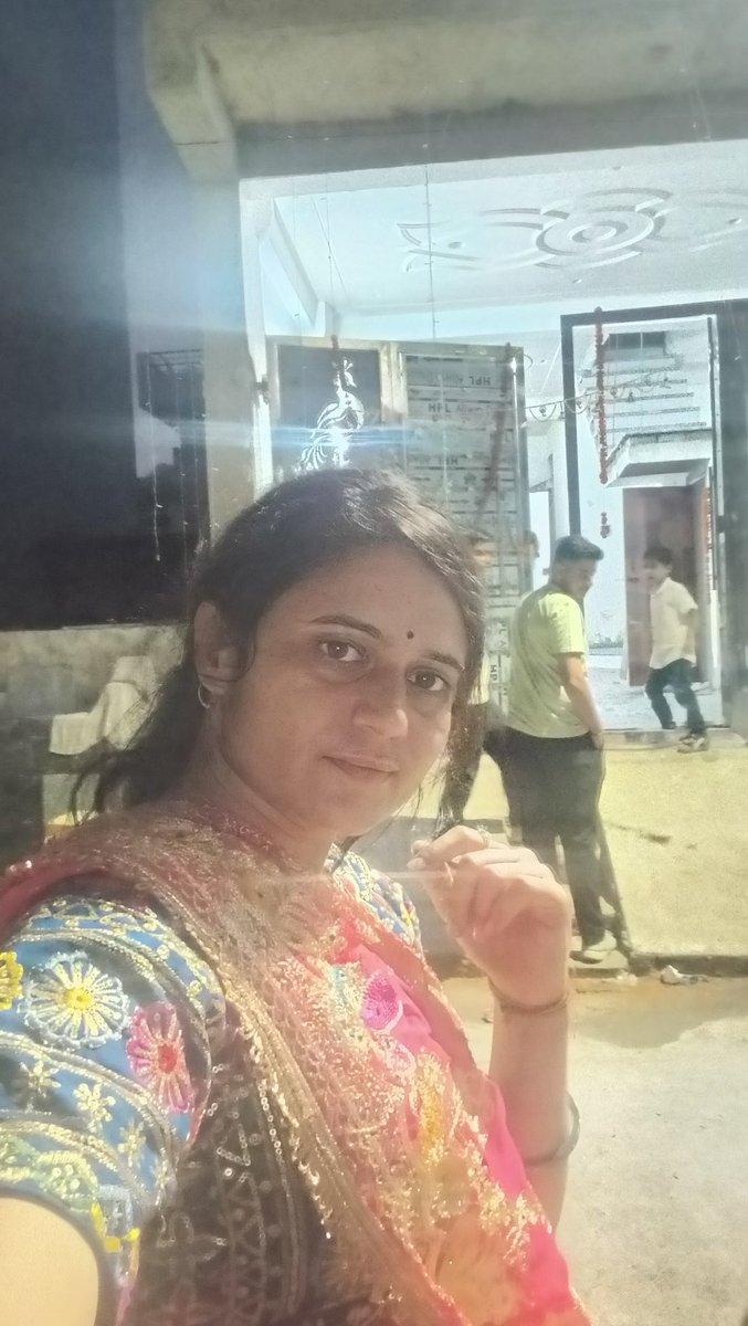 Sarita_sarawag's tweet image. पति के हाथ की चाय जहर के समान होती है,
कभी भी अपने पति से रसोई का काम नहीं करवाना चाहिए।
सुप्रभात