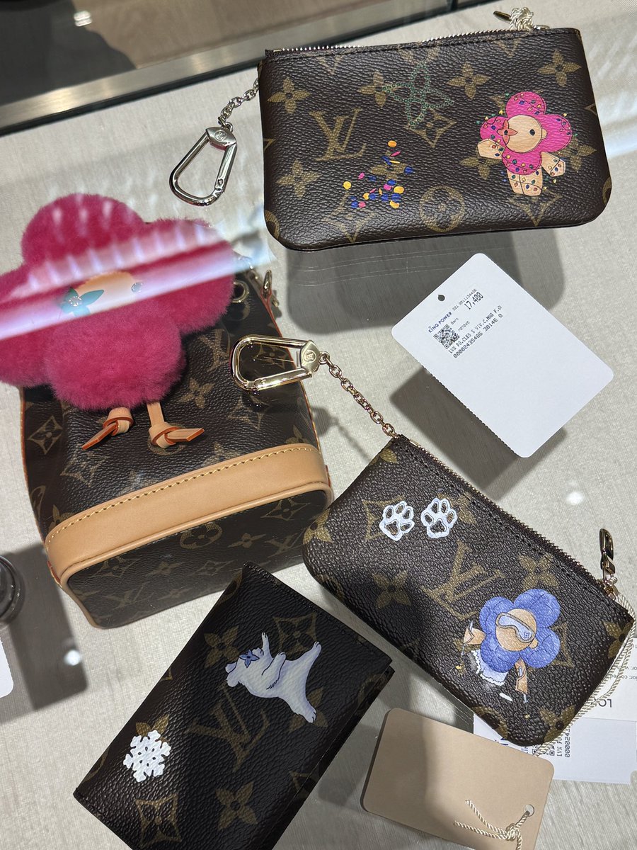 JennieCuteCat's tweet image. Everything’s so bearish lately. My paper gains vanished. So I grabbed a little treat to cheer up… and to remind myself to take profit when it’s there. Simple joys. #CryptoTrading #LVMH #Christmas