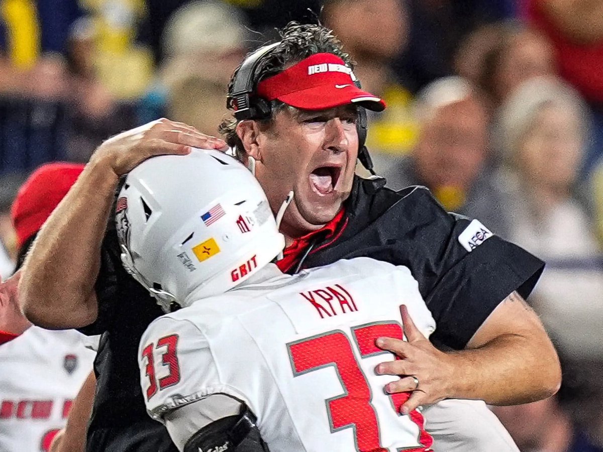 VicVela1's tweet image. Prior to Jason Eck’s arrival in Albuquerque this year, the New Mexico Lobos football team had not won more than 5 games in a season since 2016. When Eck took over the team, UNM had the fewest returning players in all of the FBS. Now, Eck has his 8-win Lobos knocking on the door…